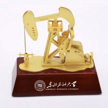 電動油田磕頭機(jī)模型 金屬工藝品 石油大學(xué)定制案例